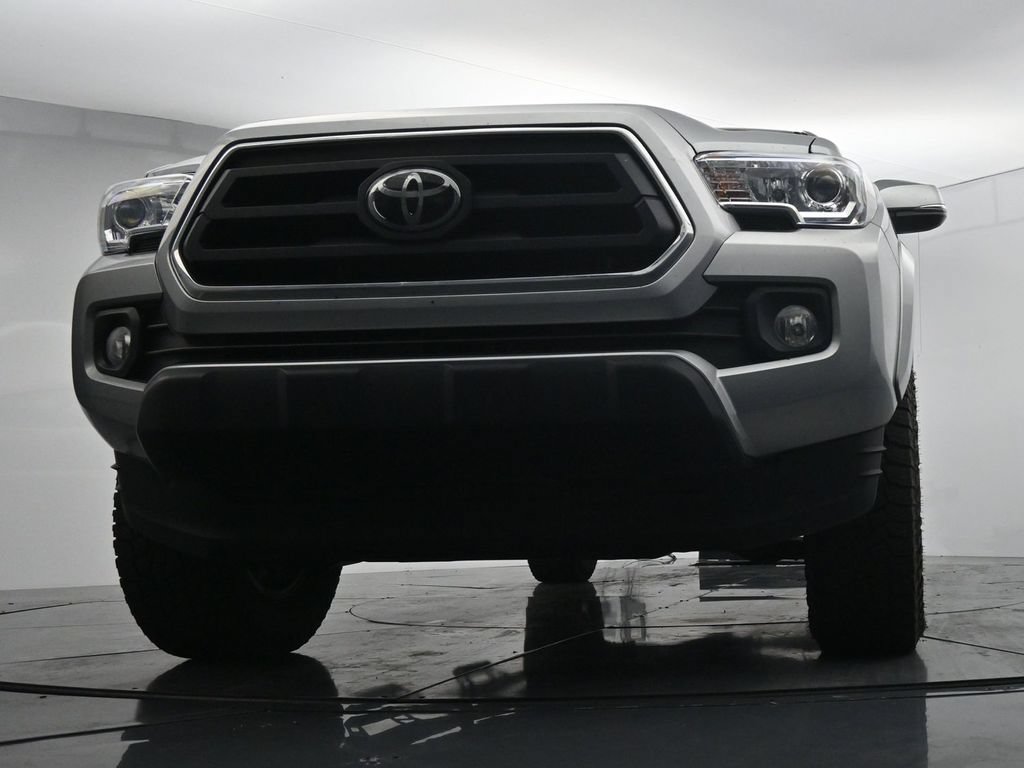 Used 2023 Toyota Tacoma SR5 w/ Technology Package AWD/4WD image 19