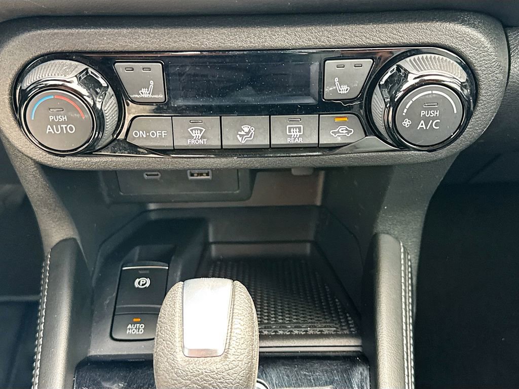 Used 2023 Nissan Kicks SR w/ SR Premium Package image 17