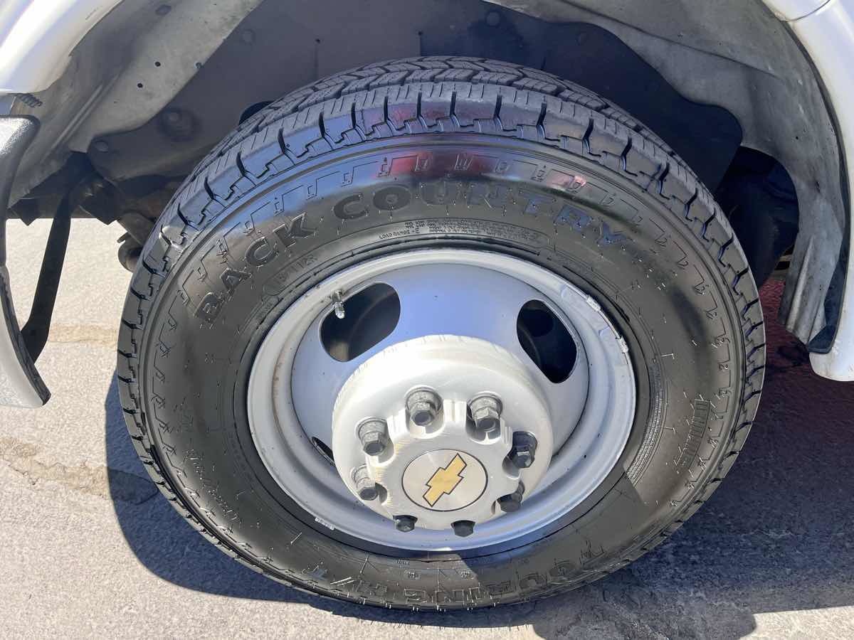 Used 2015 Chevrolet Express 3500 Extended w/ Chrome Appearance Package RWD image 10