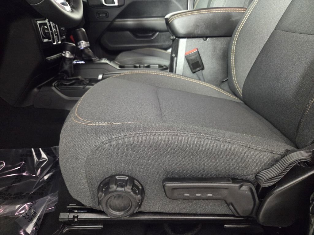 Certified 2025 Jeep Wrangler Sahara w/ Safety Group image 14