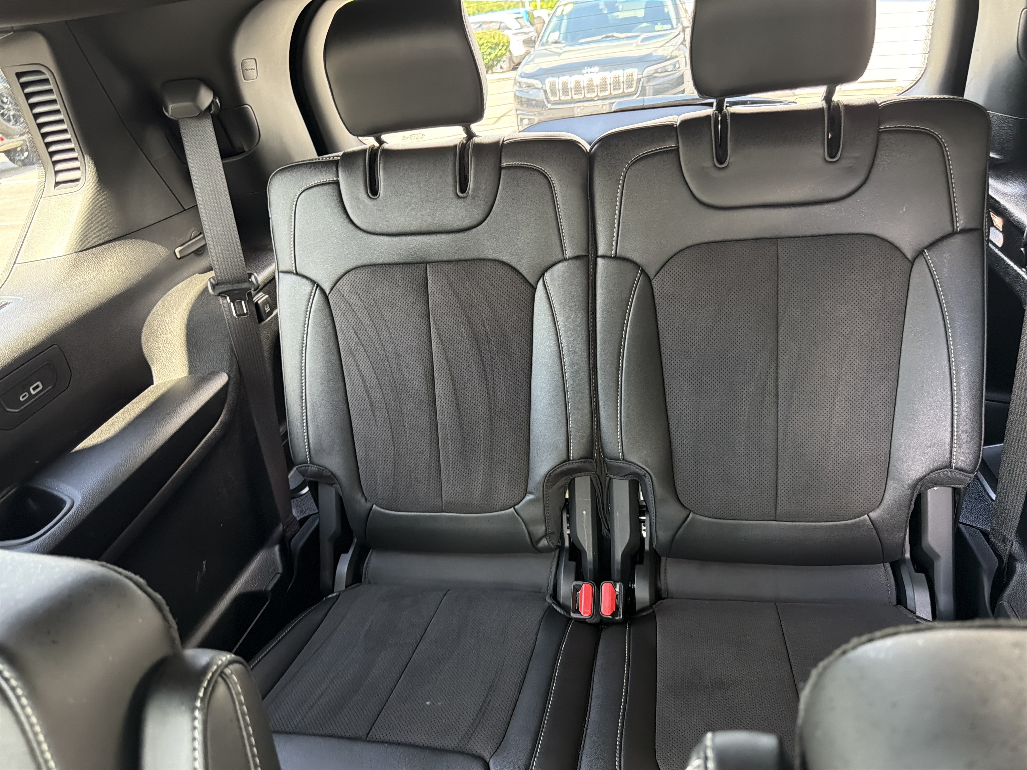 Used 2023 Jeep Grand Cherokee L Laredo AWD/4WD image 14