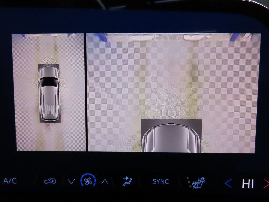 Used 2025 Chevrolet Traverse Z71 image 20