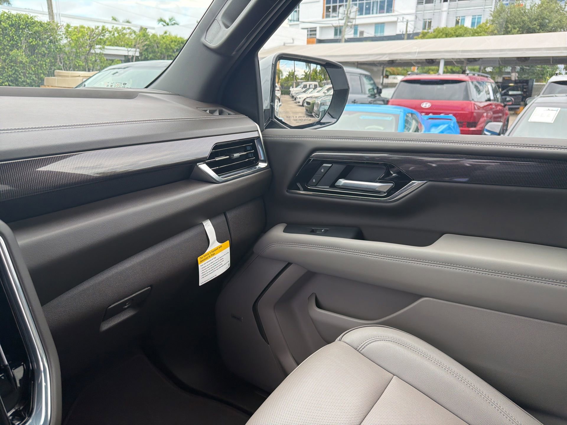 Used 2025 GMC Yukon Elevation RWD image 38