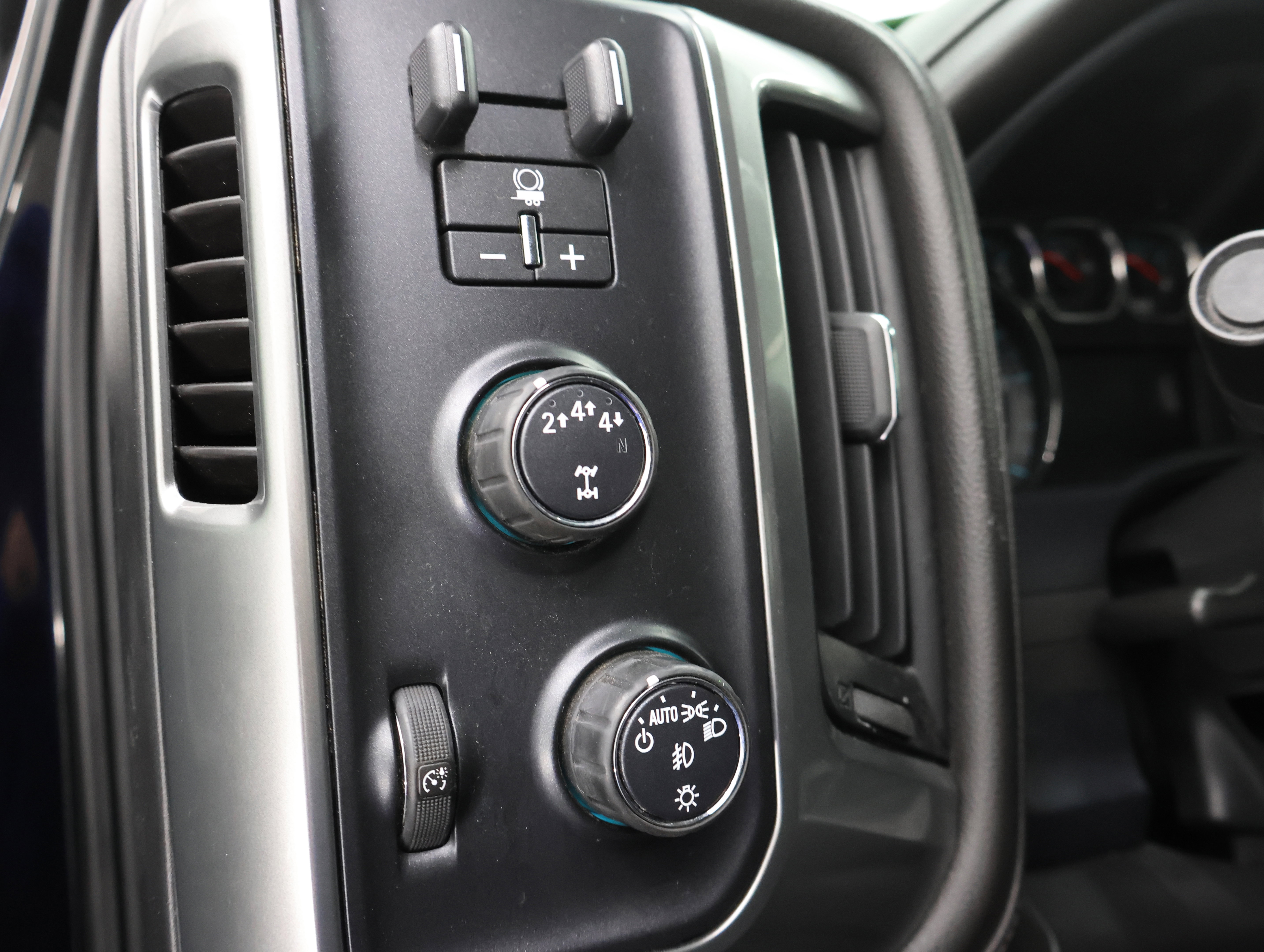 Used 2018 Chevrolet Silverado 2500 LTZ w/ Duramax Plus Package image 39