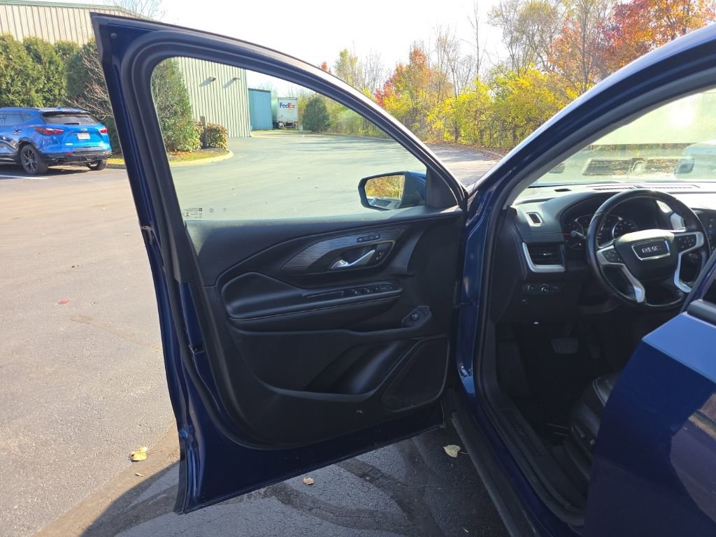 Used 2022 GMC Terrain SLT image 16