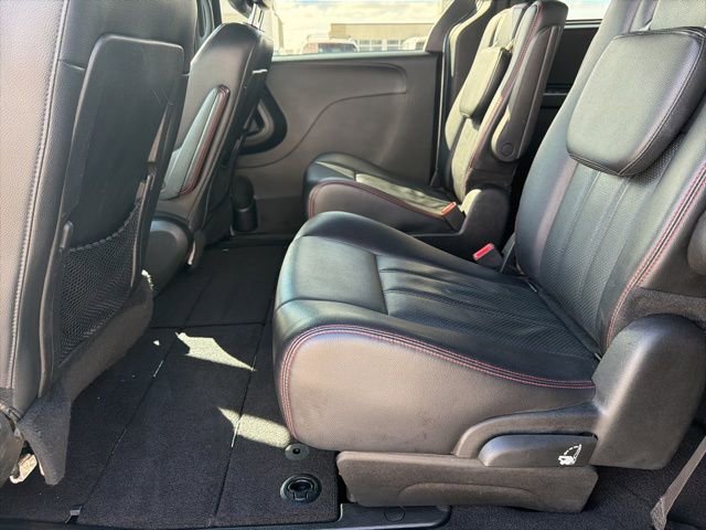Used 2014 Dodge Grand Caravan R/T image 17