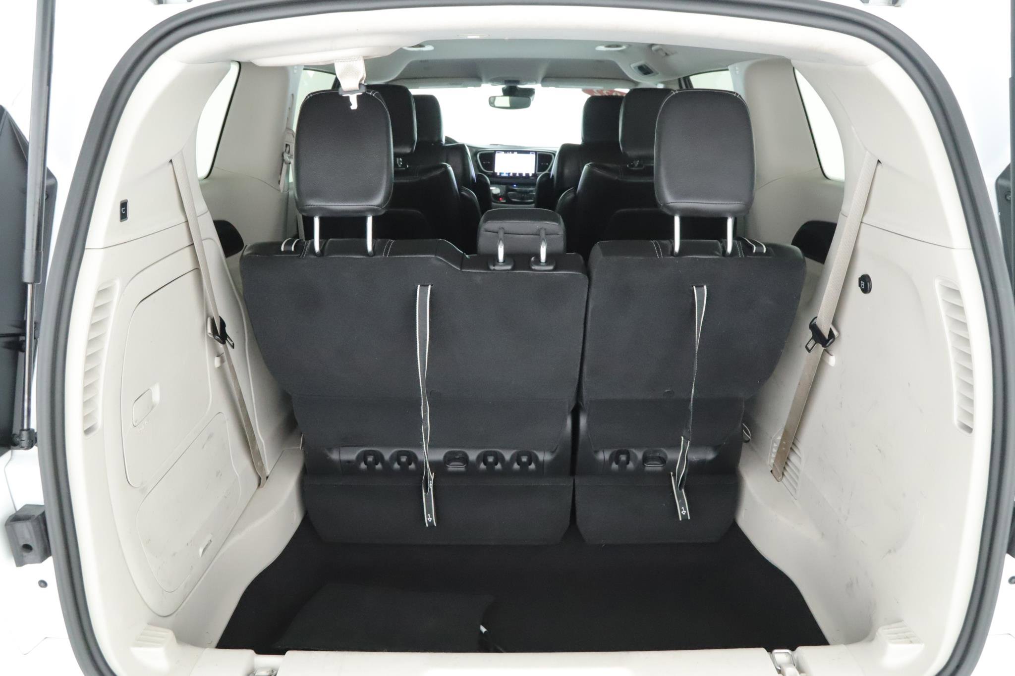 Used 2022 Chrysler Pacifica Touring-L image 15