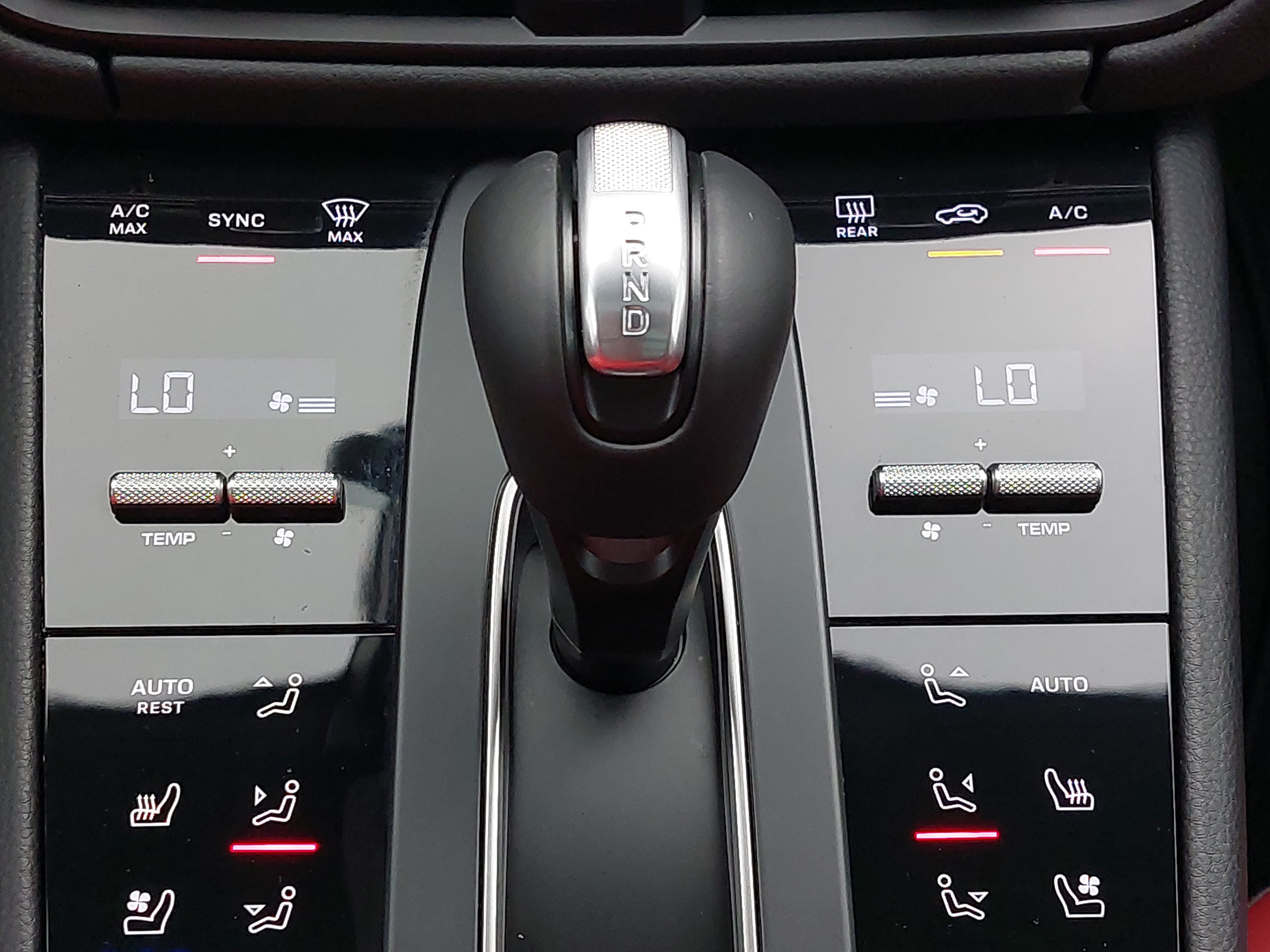 Certified 2025 Porsche Macan AWD/4WD image 23