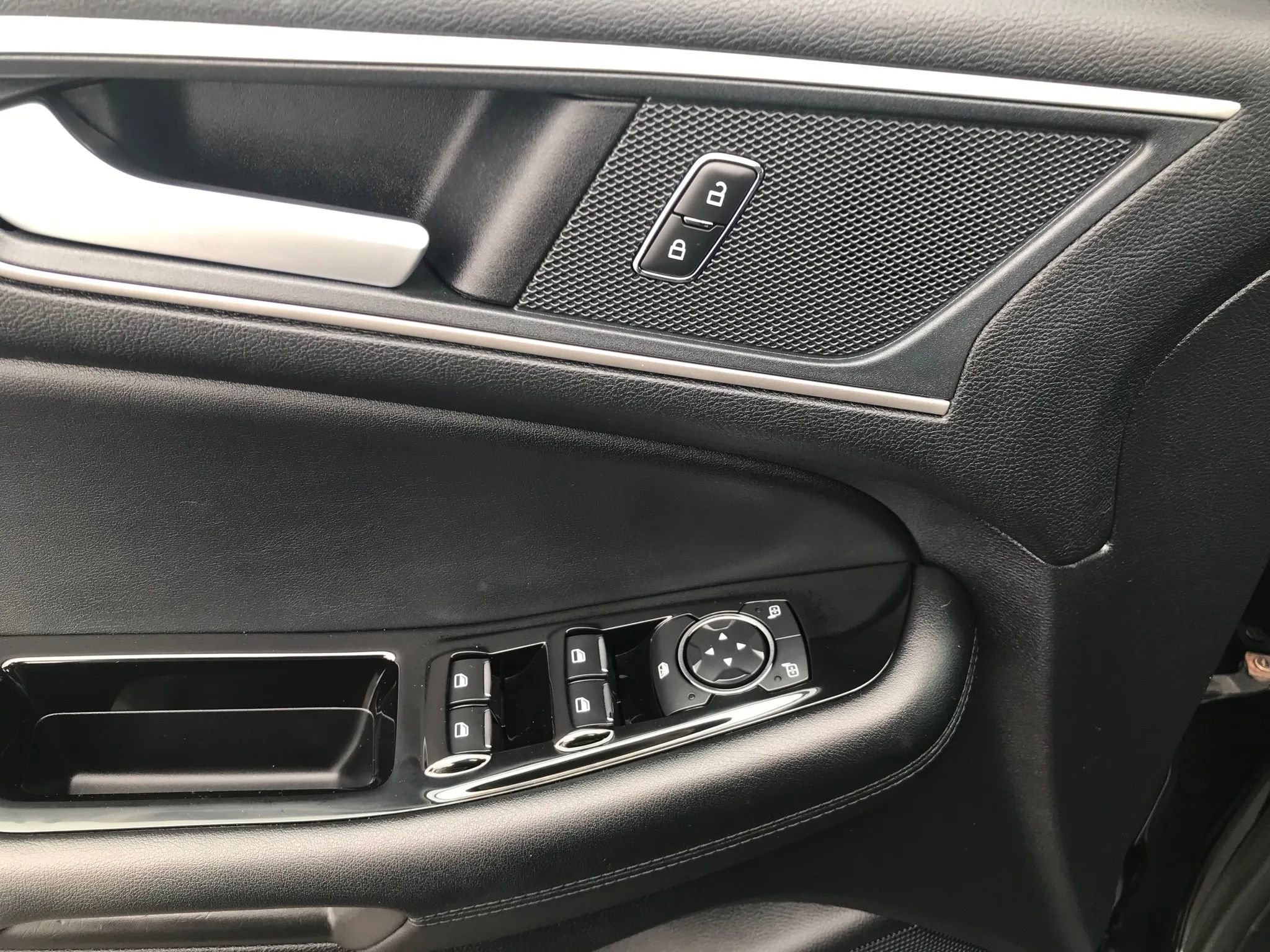 Used 2020 Ford Edge SEL w/ Convenience Package image 12