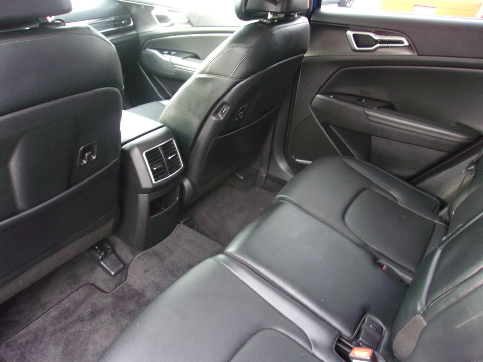 Used 2023 Kia Sportage EX AWD/4WD image 16