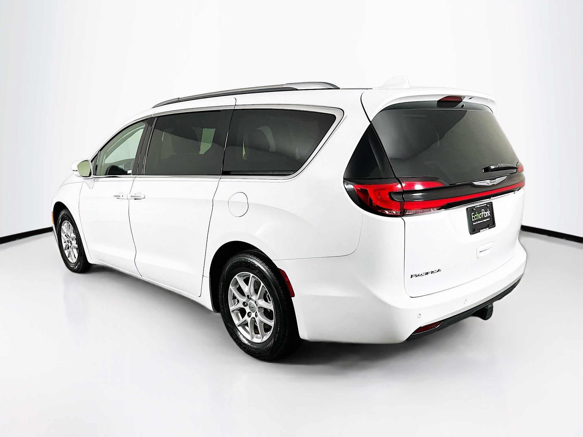 Used 2021 Chrysler Pacifica Touring-L image 5