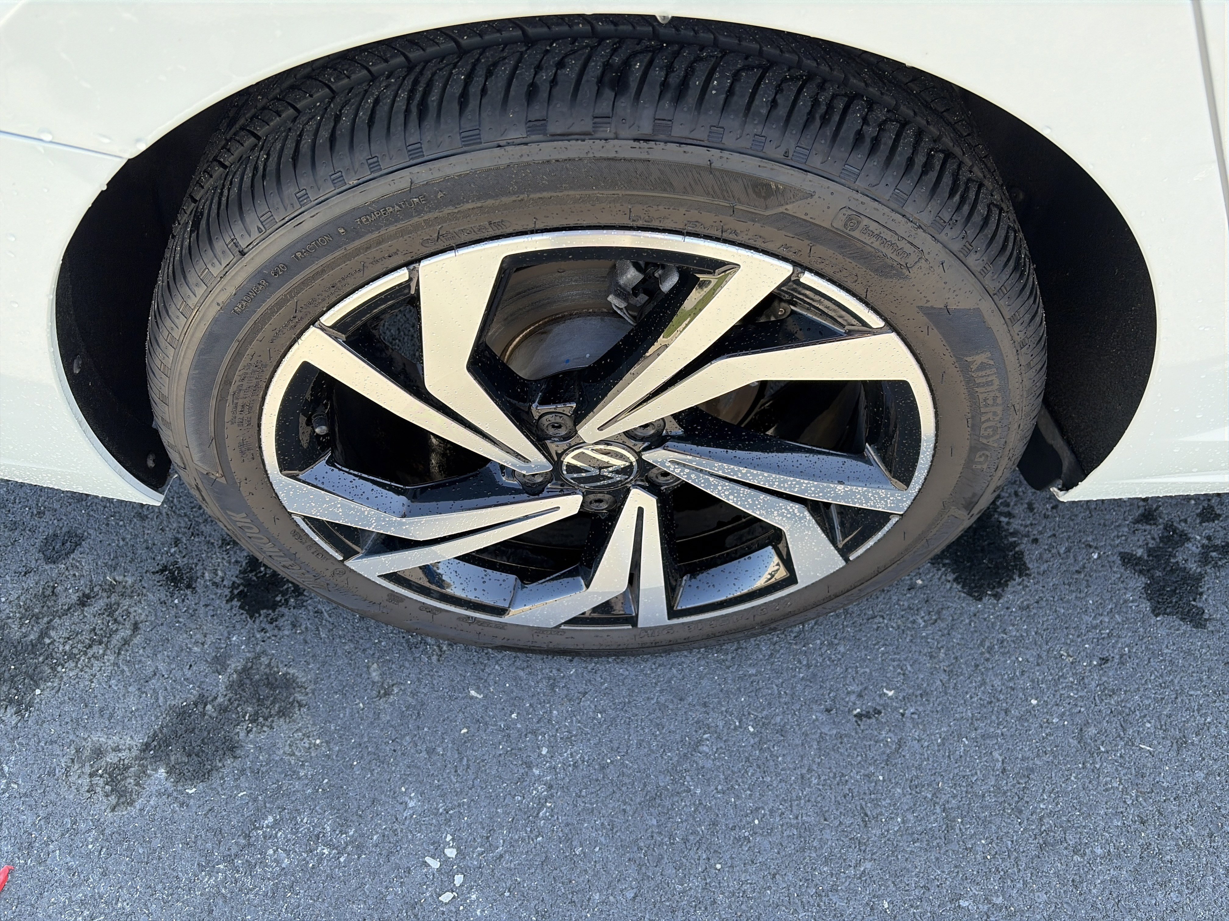 Used 2025 Volkswagen Jetta SEL image 11