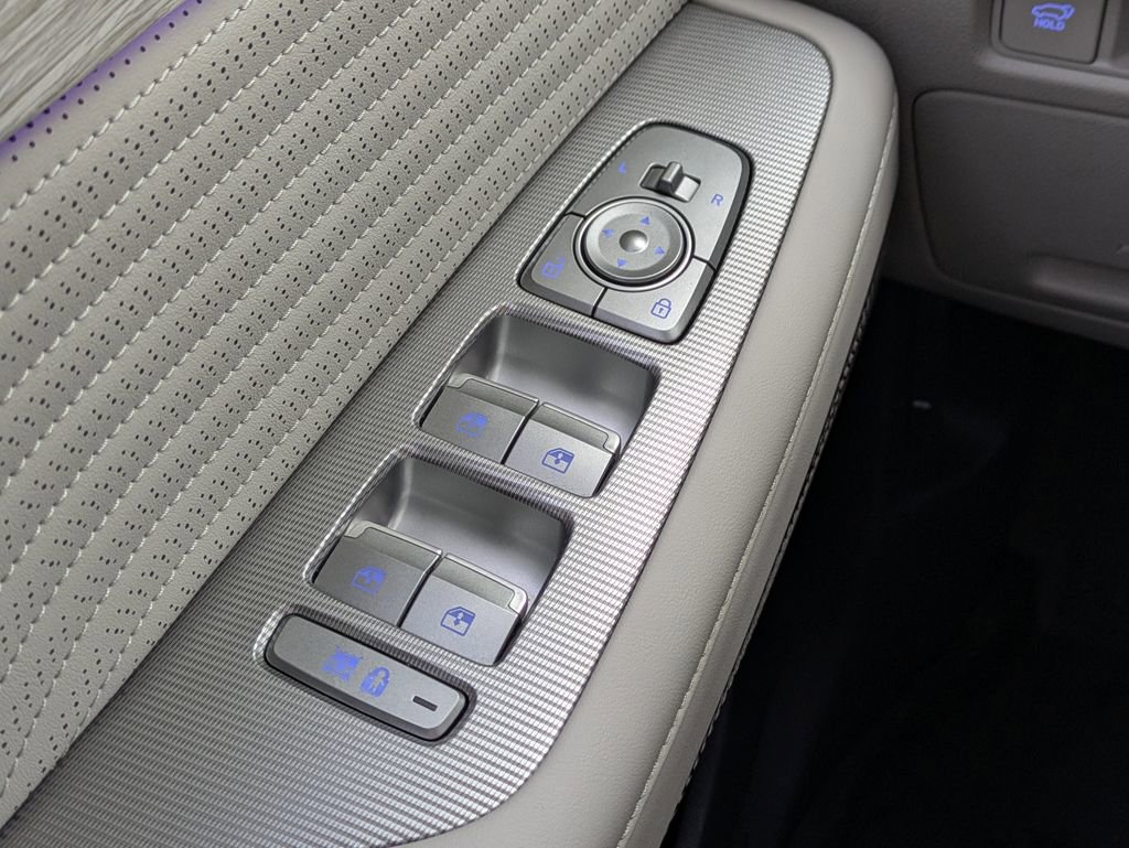 Used 2024 Hyundai Palisade Calligraphy image 25