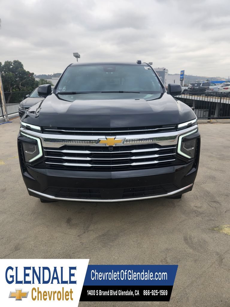 Used 2025 Chevrolet Suburban LT AWD/4WD image 1