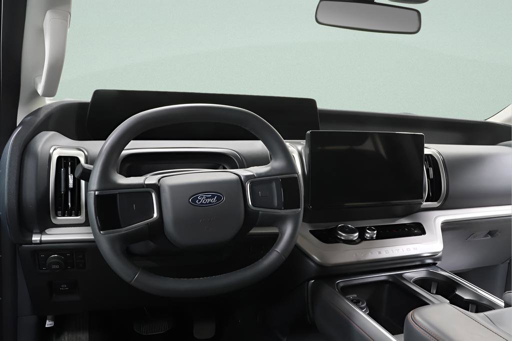 Used 2025 Ford Expedition Active AWD/4WD image 9