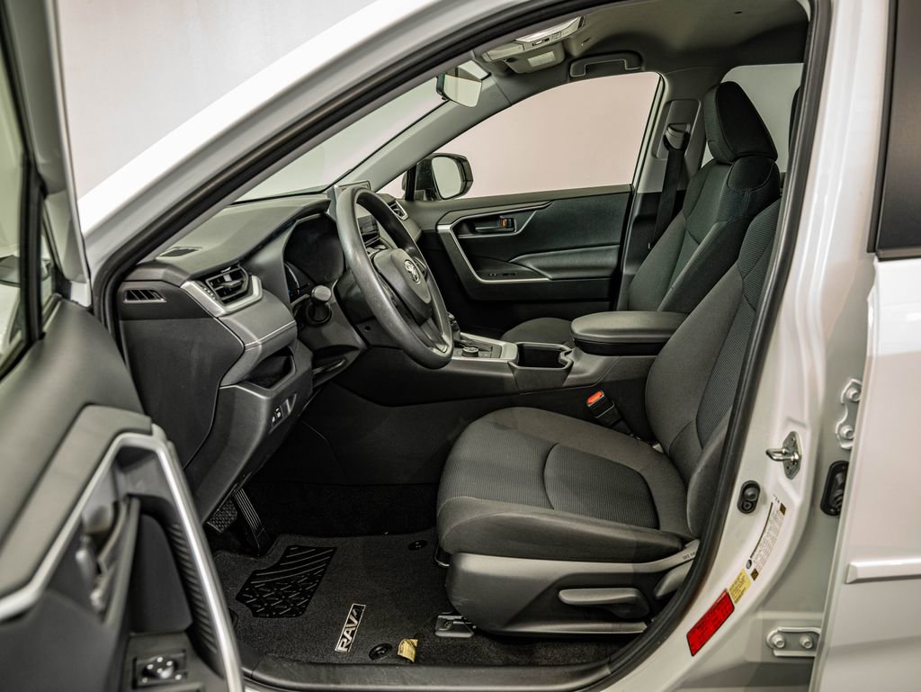 Used 2025 Toyota RAV4 LE AWD/4WD image 29