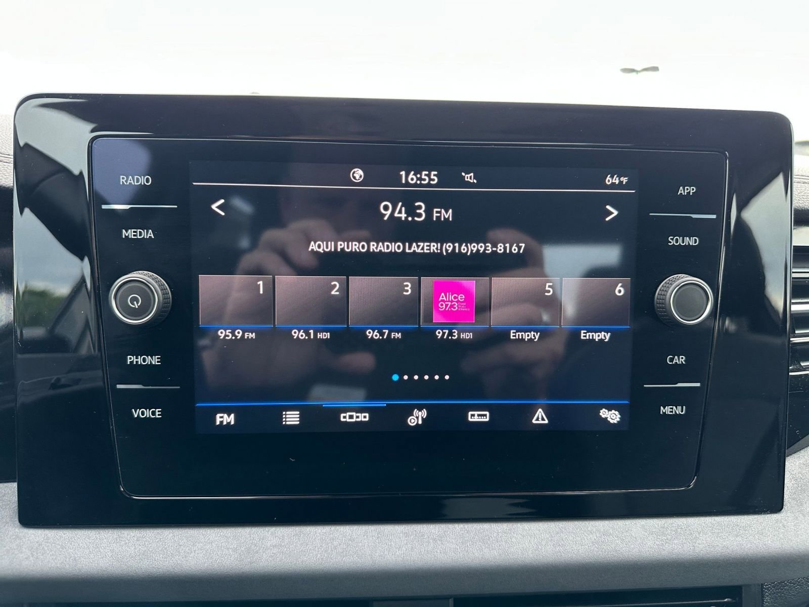 Used 2025 Volkswagen Jetta SE image 21