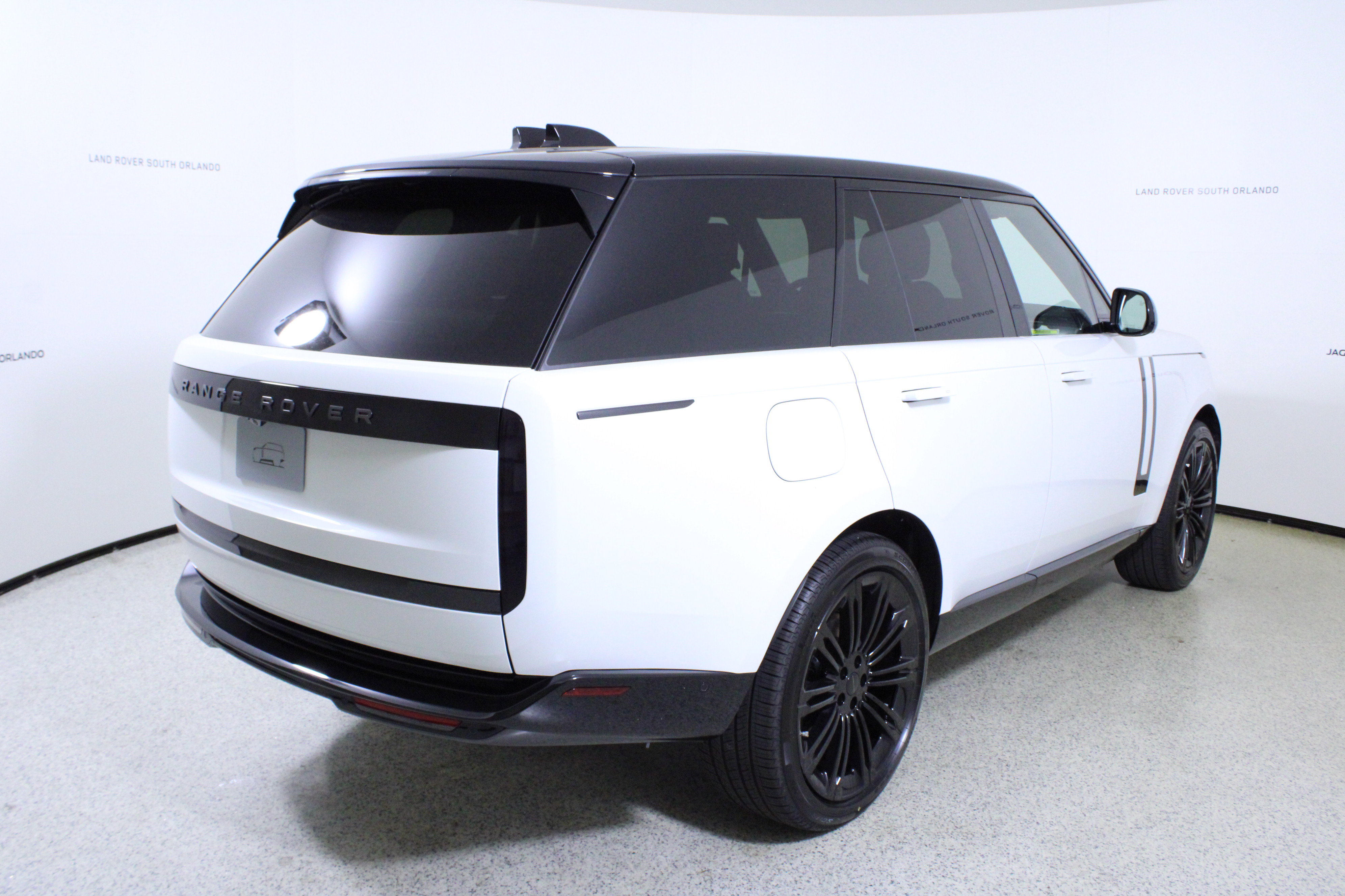 New 2026 Land Rover Range Rover SE image 7