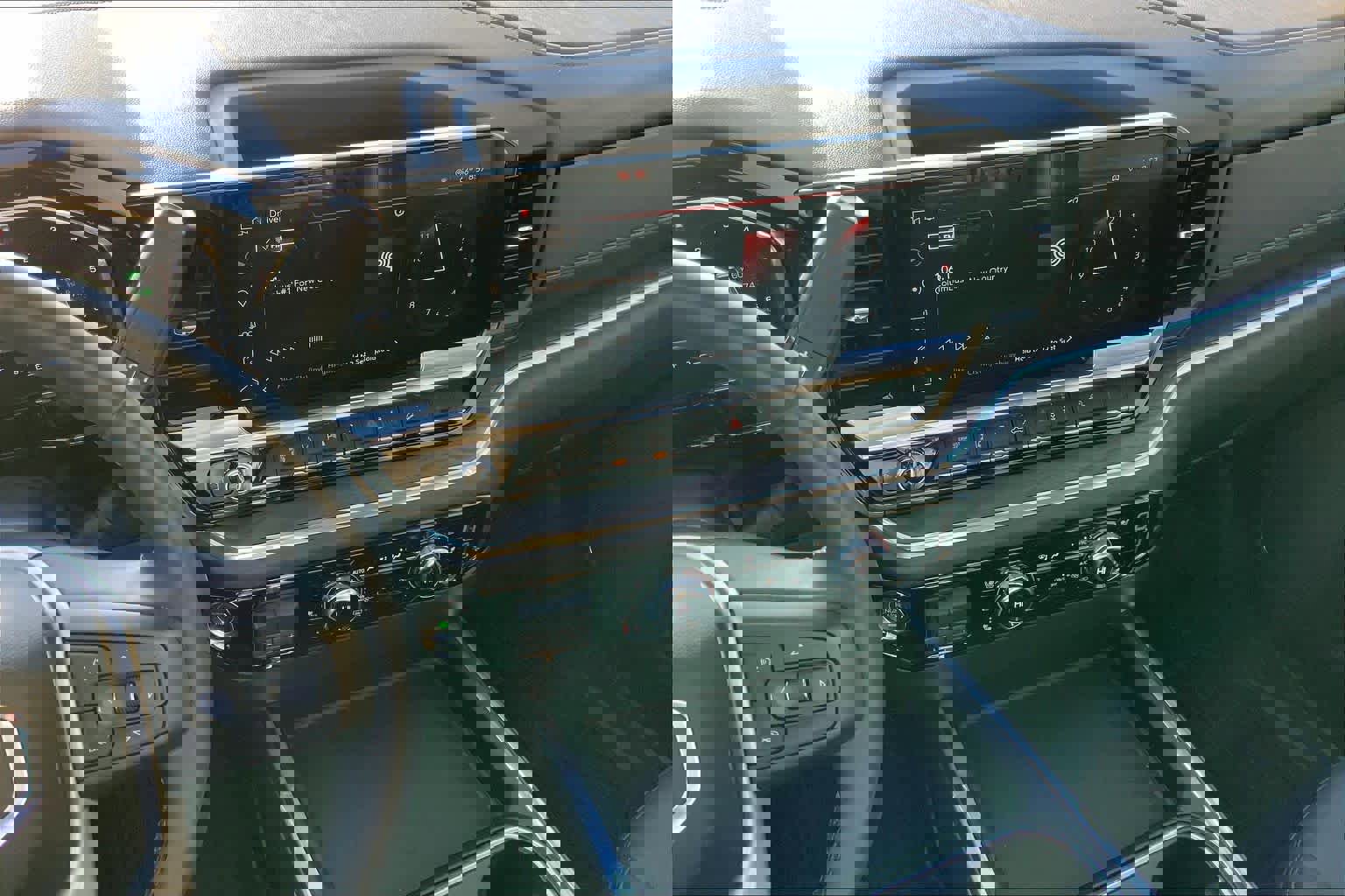 Used 2024 GMC Sierra 2500 SLT w/ SLT Premium Package image 7