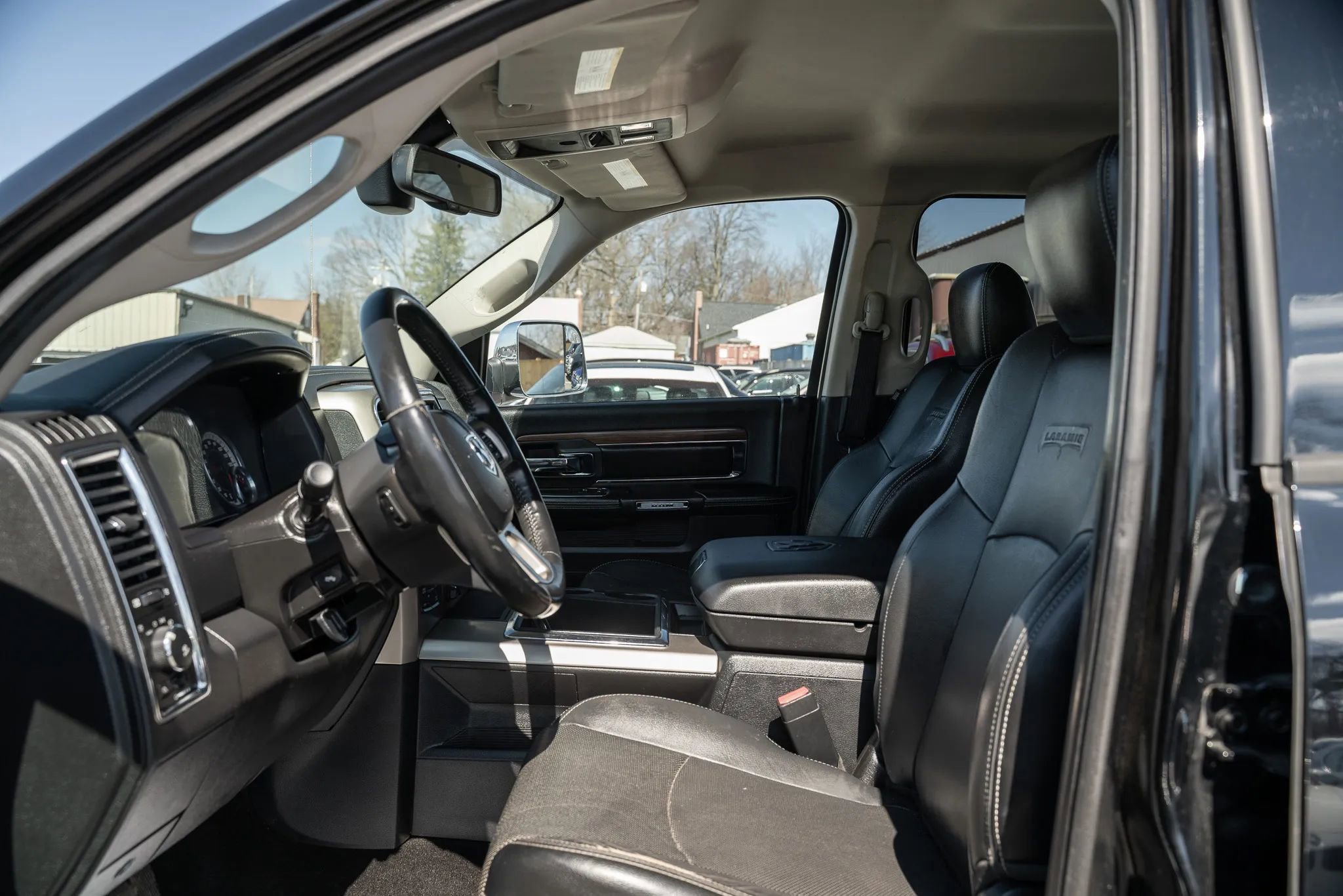 Used 2013 RAM 1500 Laramie w/ Convenience Group image 7