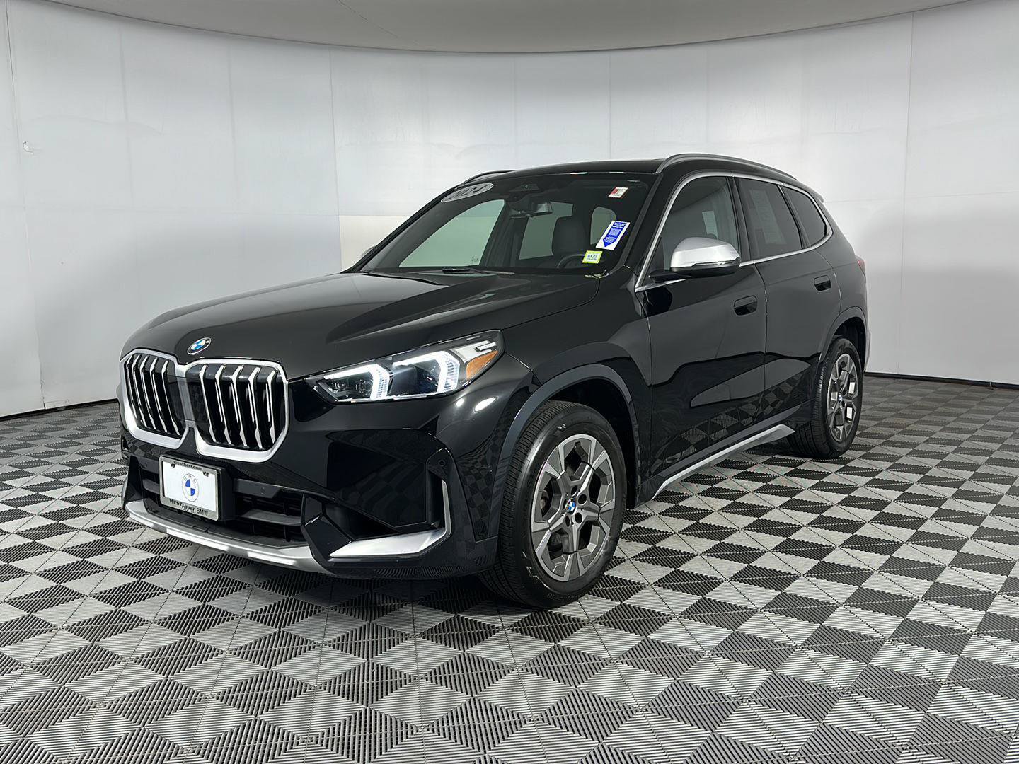 Used 2024 BMW X1 xDrive28i w/ Convenience Package AWD/4WD image 3