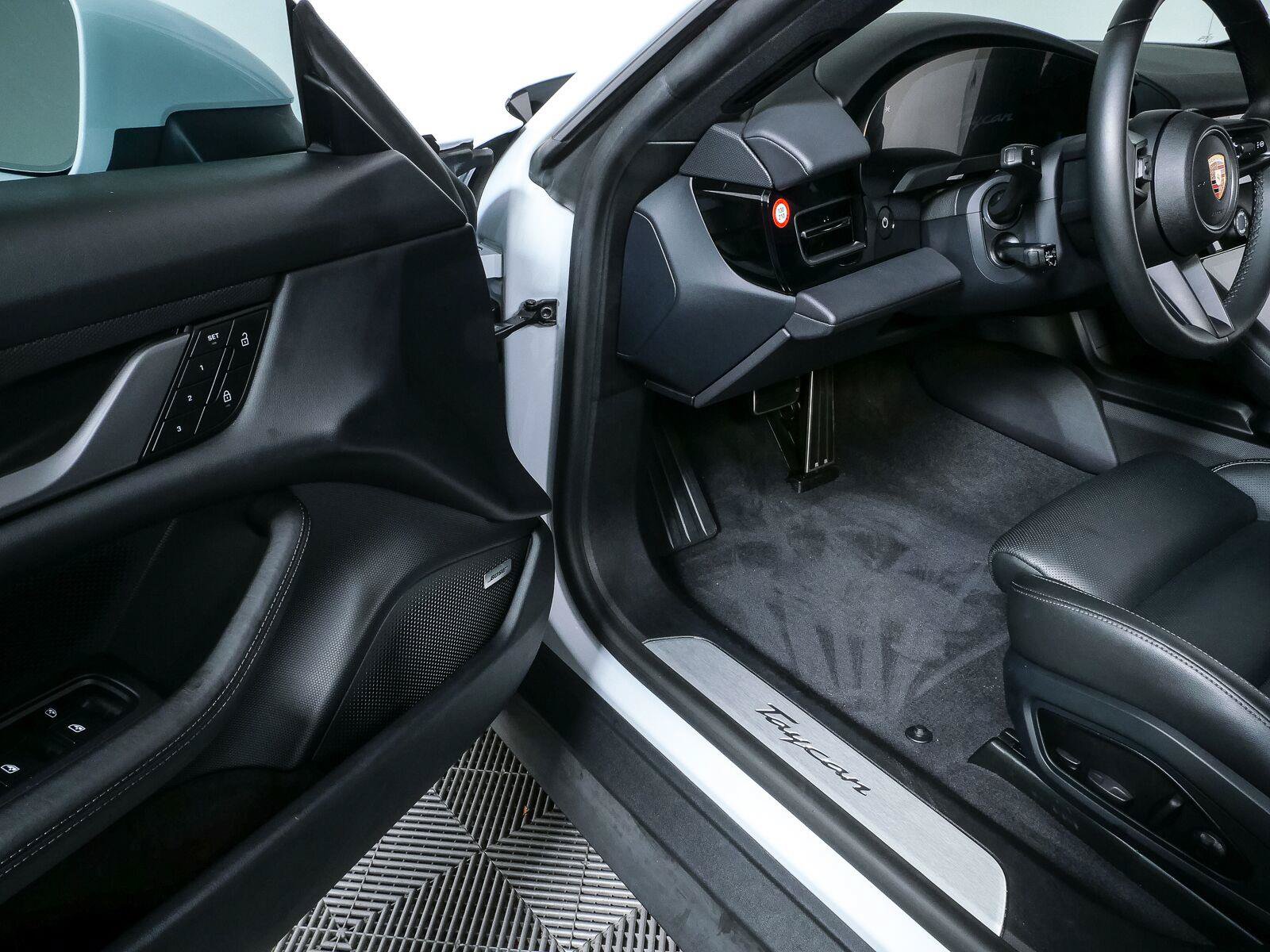 Certified 2025 Porsche Taycan AWD/4WD image 8
