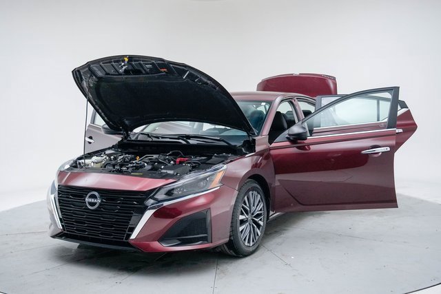 Used 2025 Nissan Altima 2.5 SV image 17