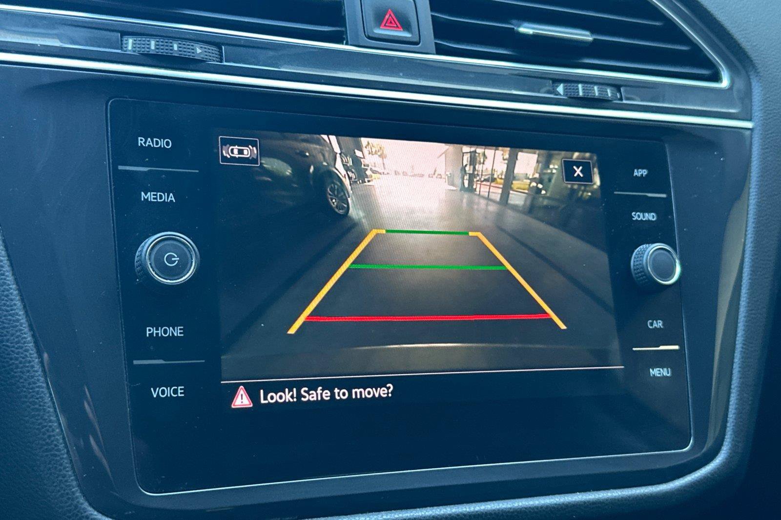Certified 2023 Volkswagen Tiguan SE FWD image 20