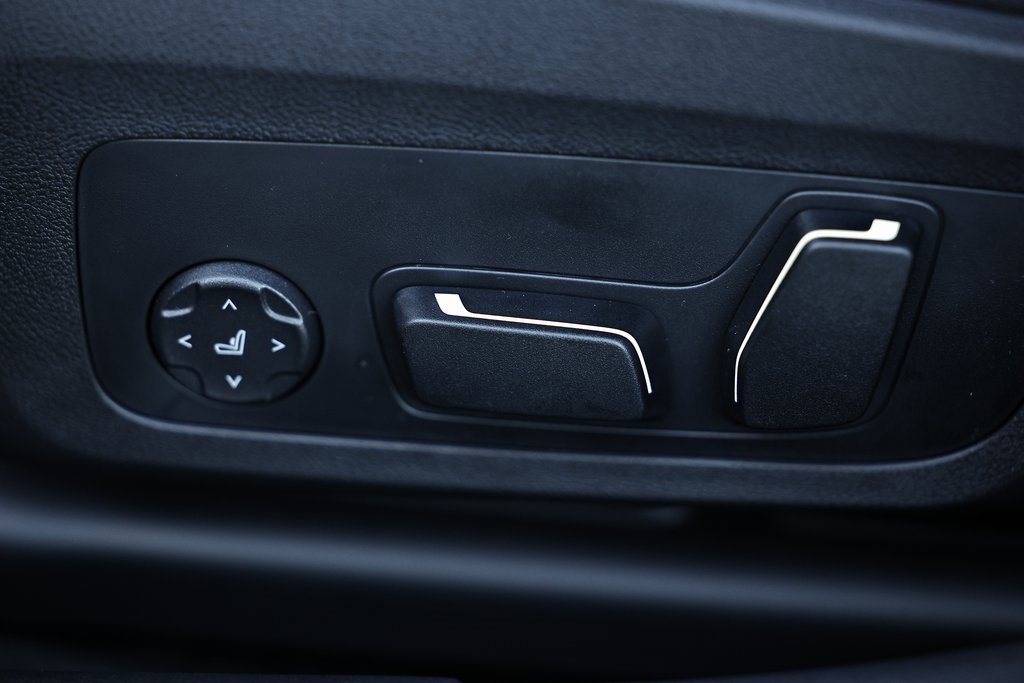 New 2026 BMW 330i Sedan w/ M Sport Package image 23