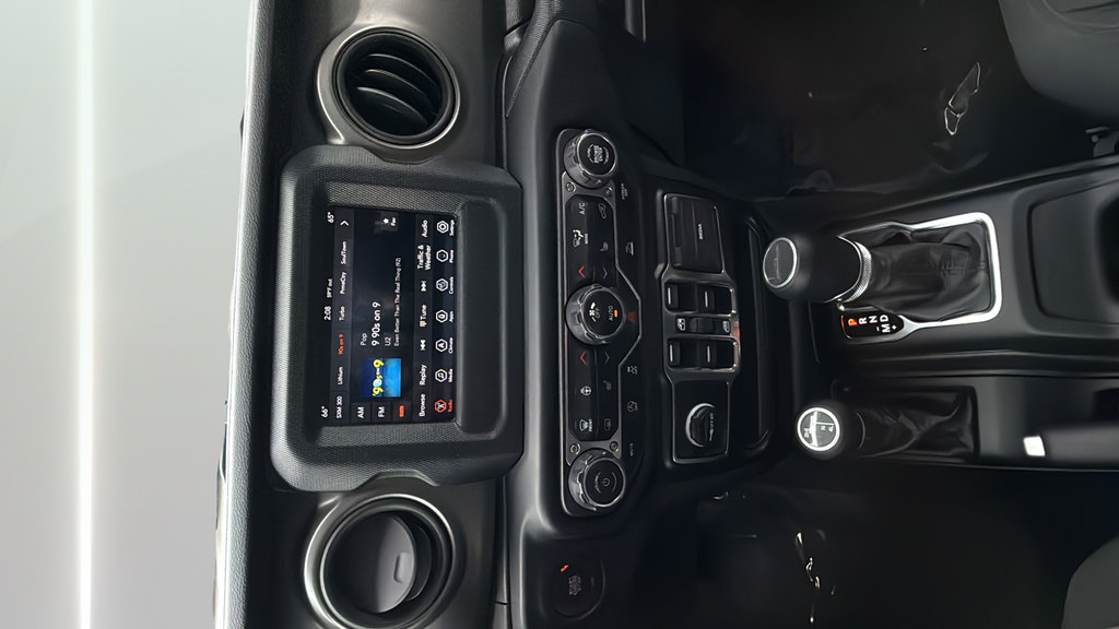 Used 2021 Jeep Gladiator Sport AWD/4WD image 18