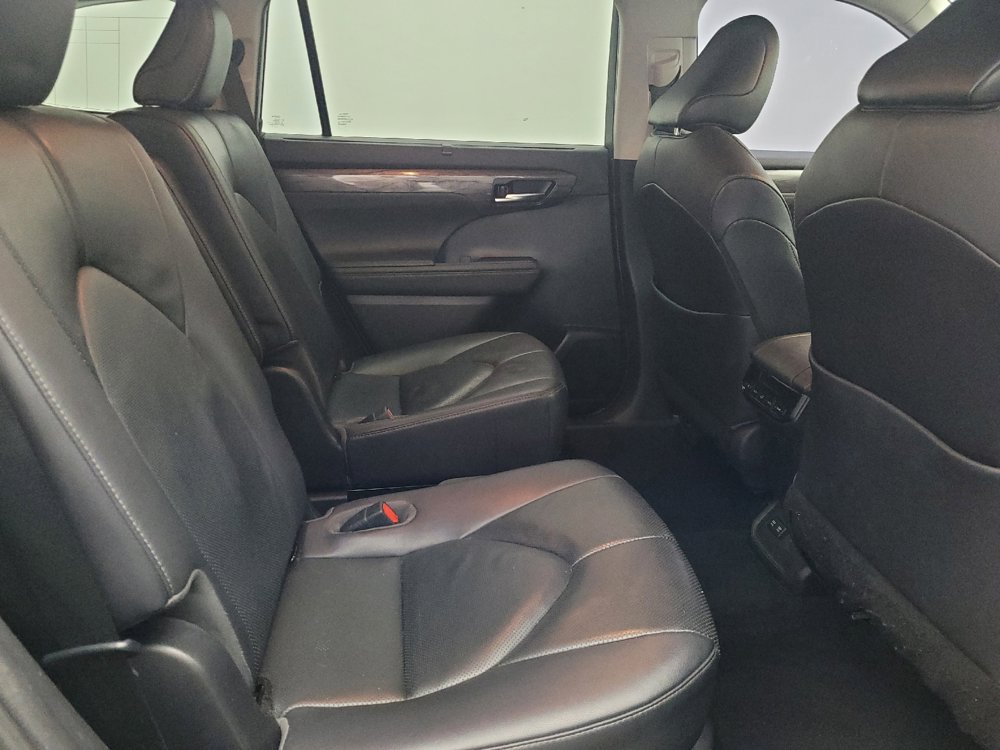Used 2020 Toyota Highlander Limited FWD image 19
