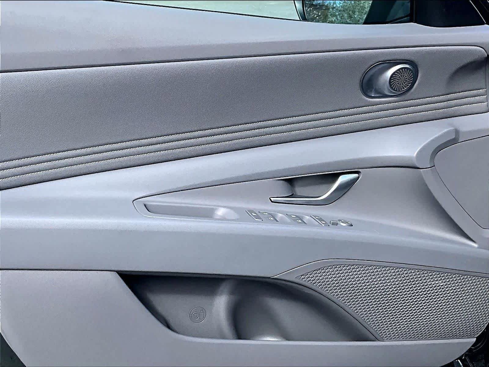 Used 2026 Hyundai Elantra Sport image 9