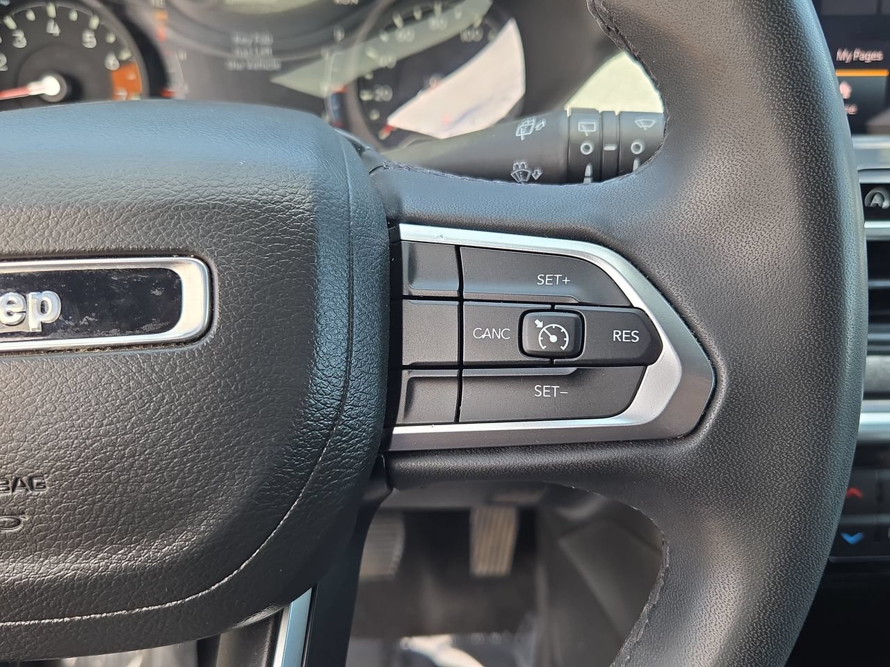 Used 2023 Jeep Compass Latitude AWD/4WD image 17