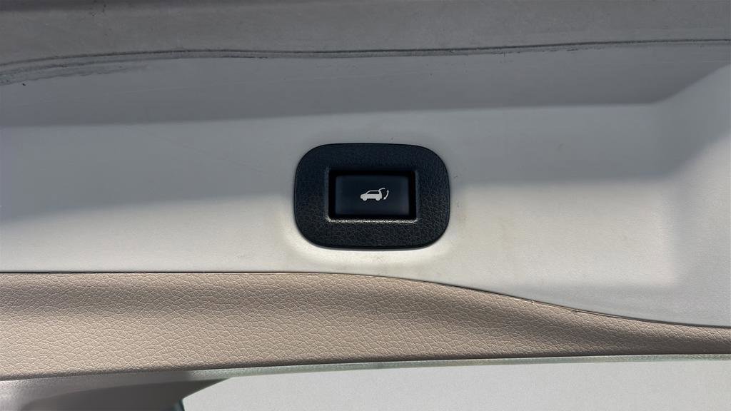 Used 2017 Nissan Rogue SL w/ SL Premium Package image 15