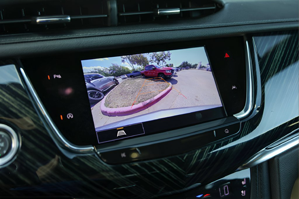 Certified 2025 Cadillac XT6 Premium Luxury FWD image 17