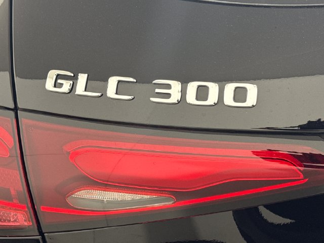 Used 2025 Mercedes-Benz GLC 300 4MATIC image 18
