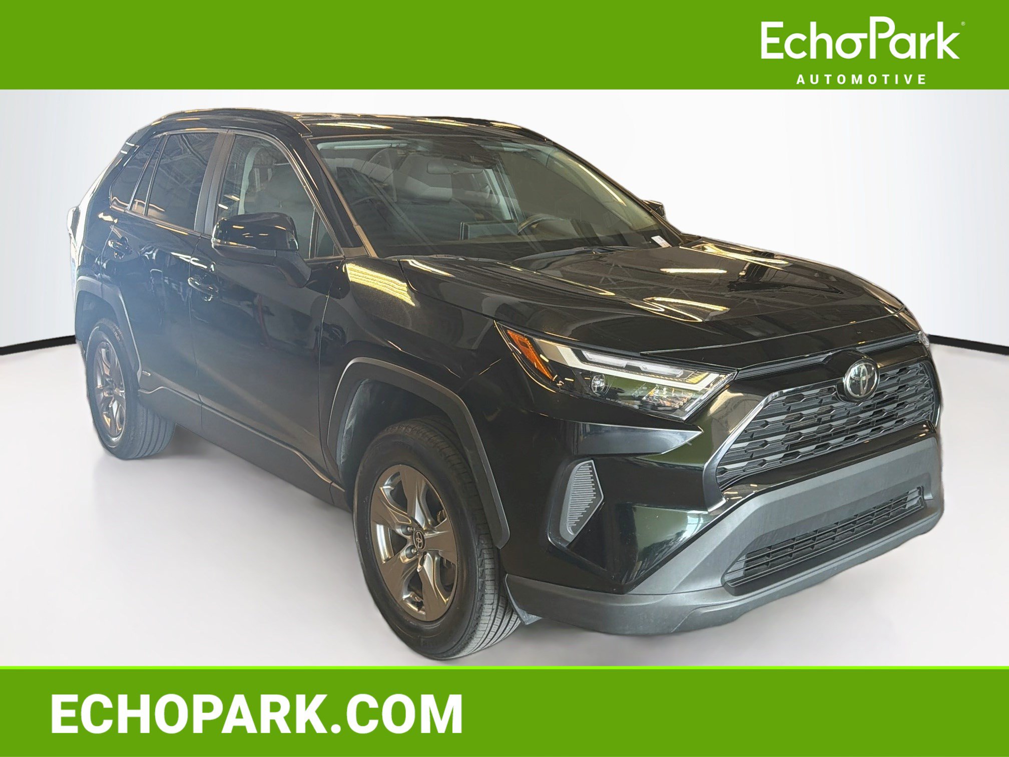 Used 2025 Toyota RAV4 XLE AWD/4WD image 1