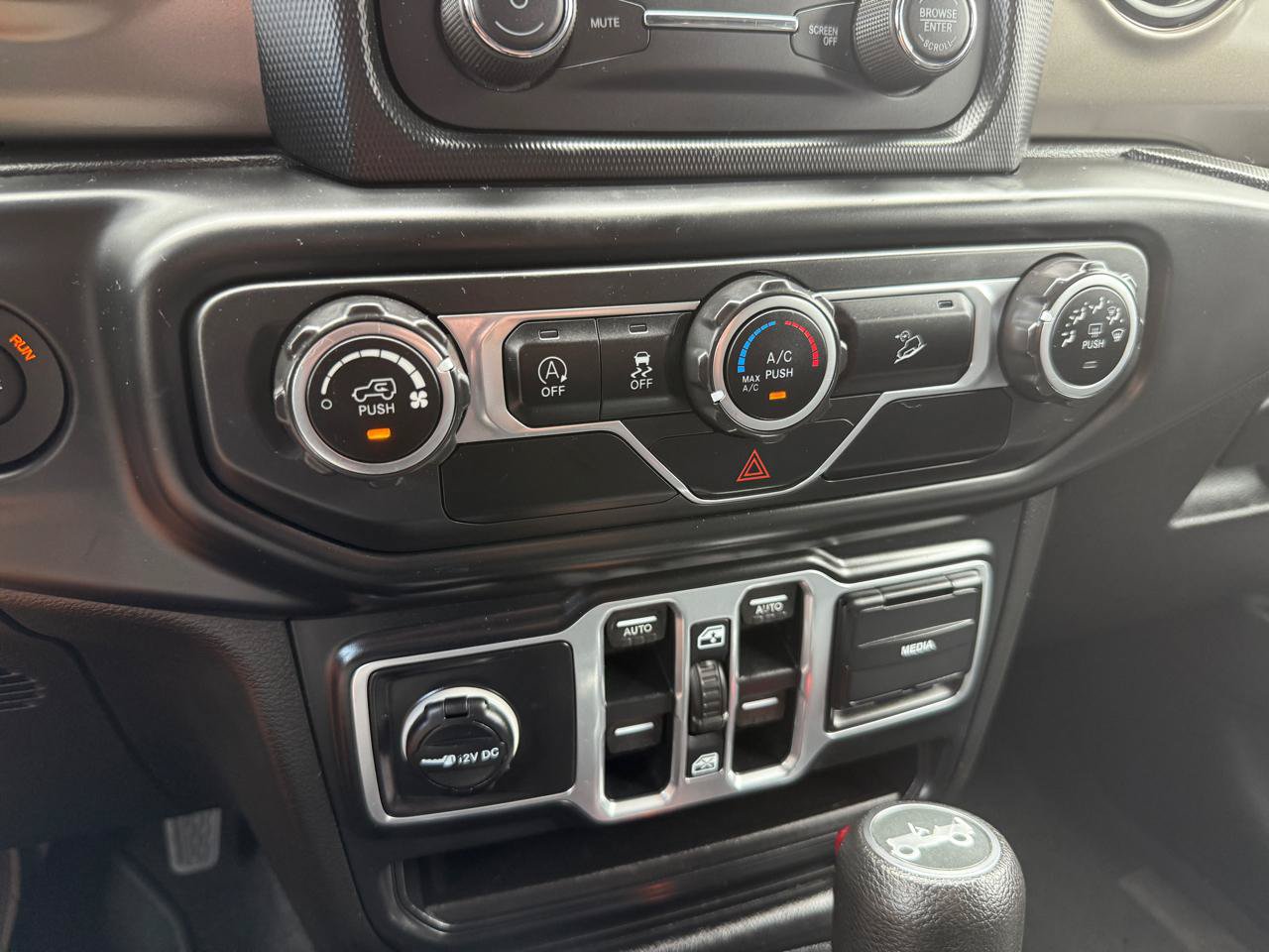 Used 2018 Jeep Wrangler Unlimited Sport S AWD/4WD image 23