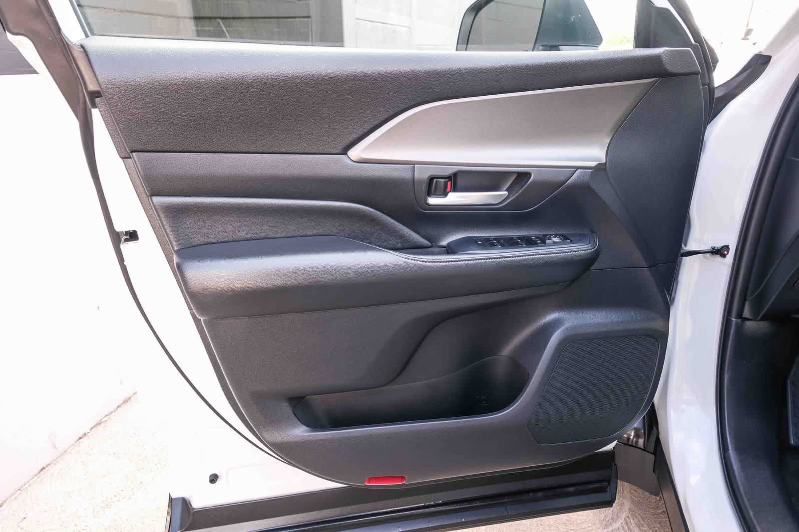 Certified 2025 Toyota Grand Highlander AWD image 23