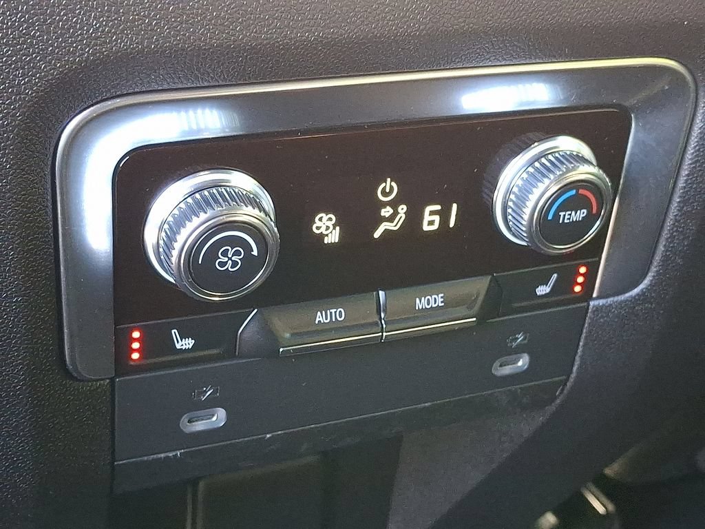 Used 2022 GMC Yukon XL SLT w/ SLT Luxury Package AWD/4WD image 12