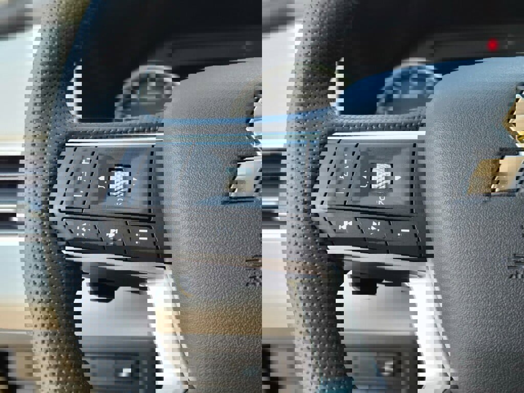 New 2025 Mitsubishi Outlander SE image 30