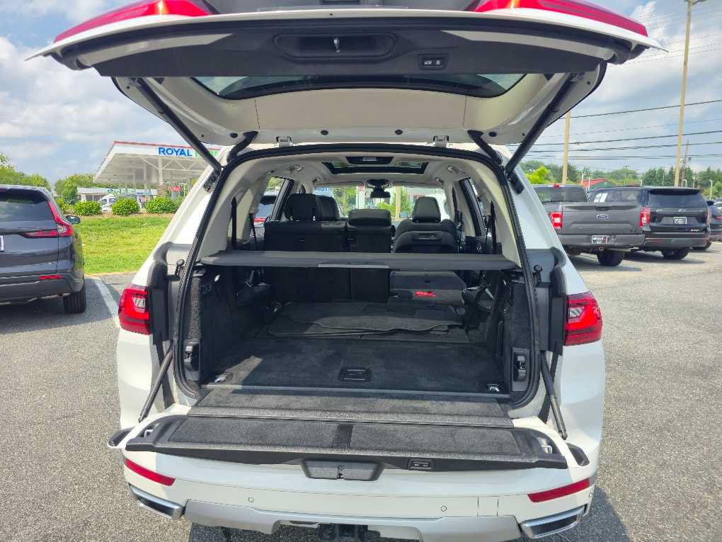 Used 2022 BMW X7 xDrive40i w/ Executive Package AWD/4WD image 9