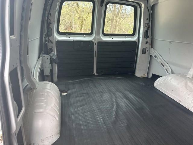 Used 2017 Chevrolet Express 2500 image 18