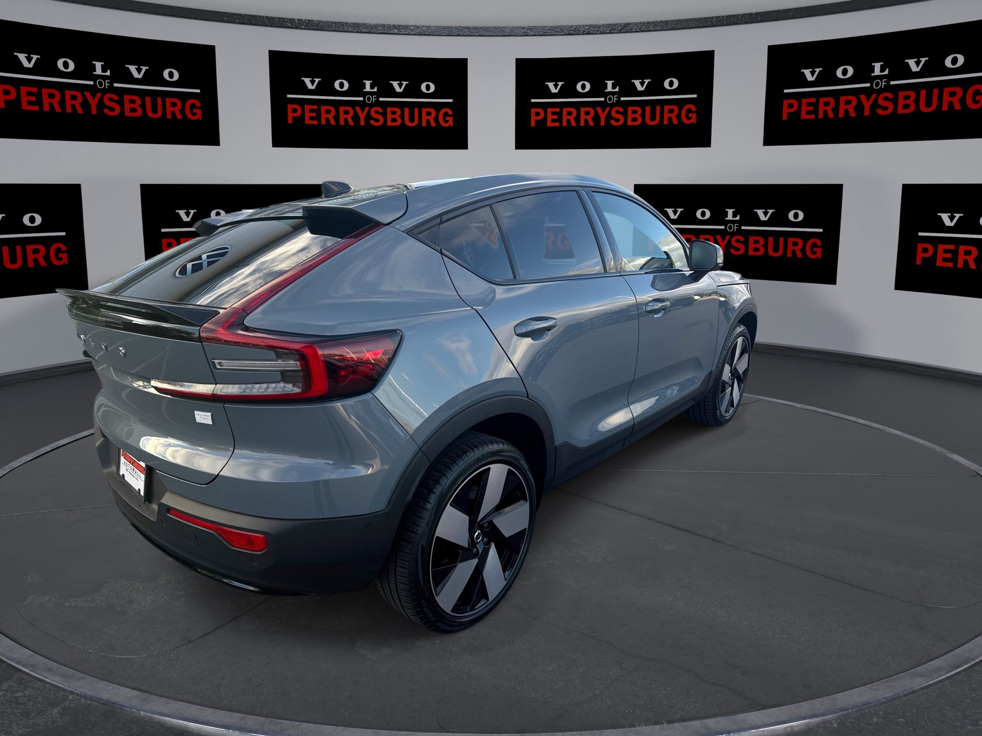 Used 2023 Volvo C40 P8 Recharge Ultimate image 8