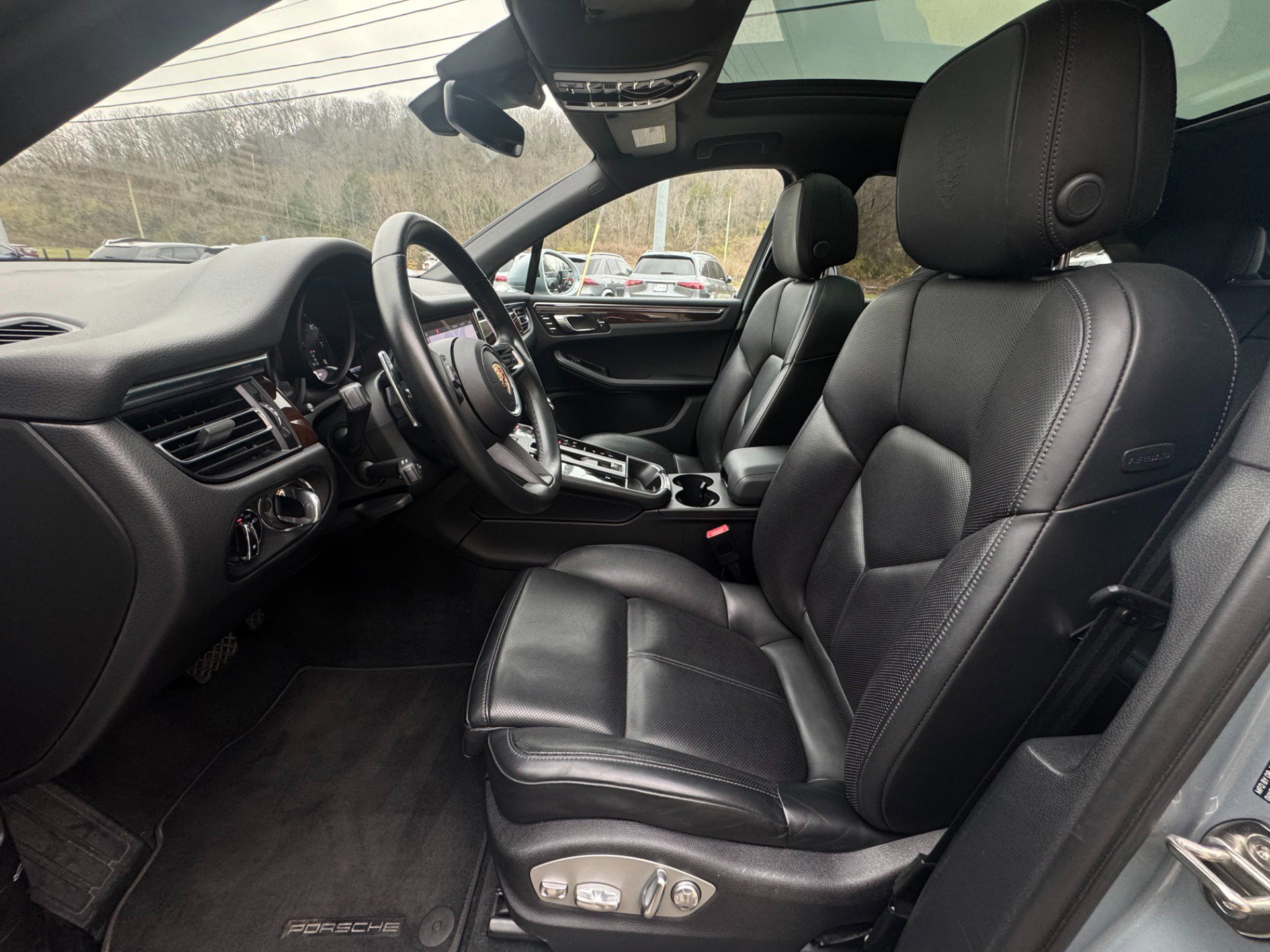 Used 2024 Porsche Macan image 9