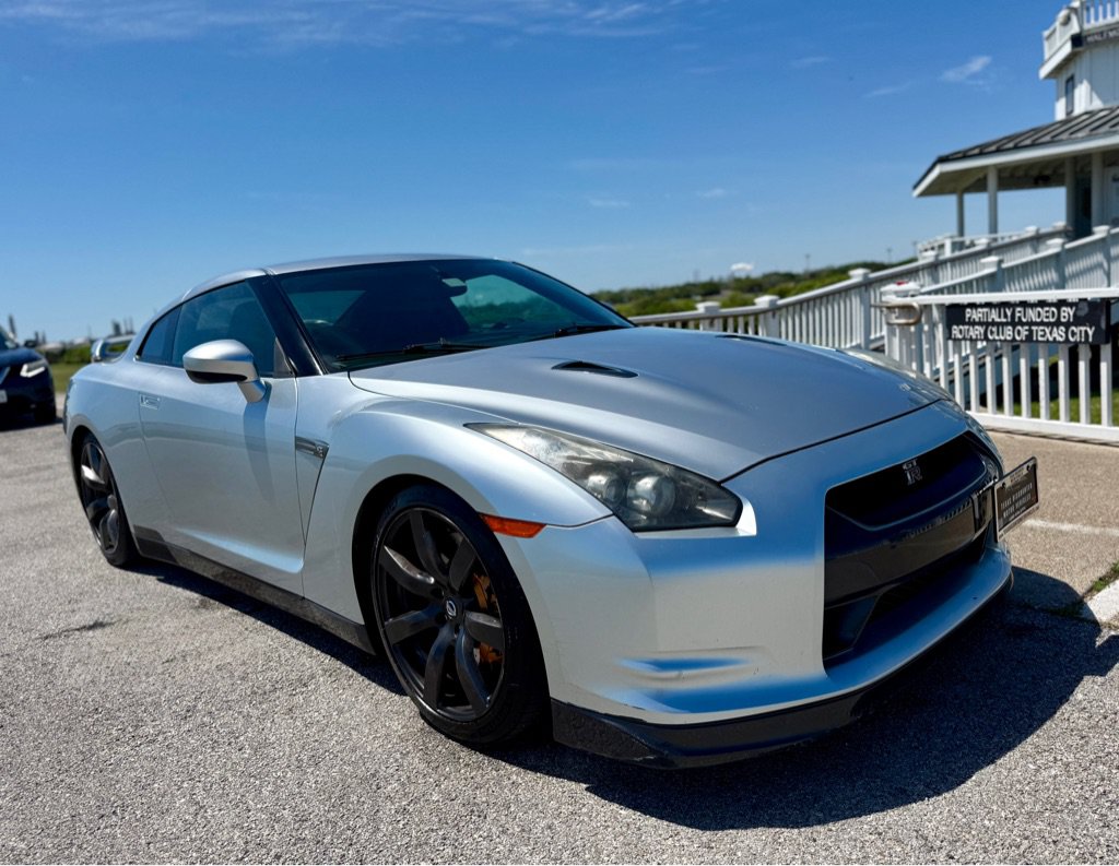 Used 2011 Nissan GT-R Premium AWD/4WD image 3
