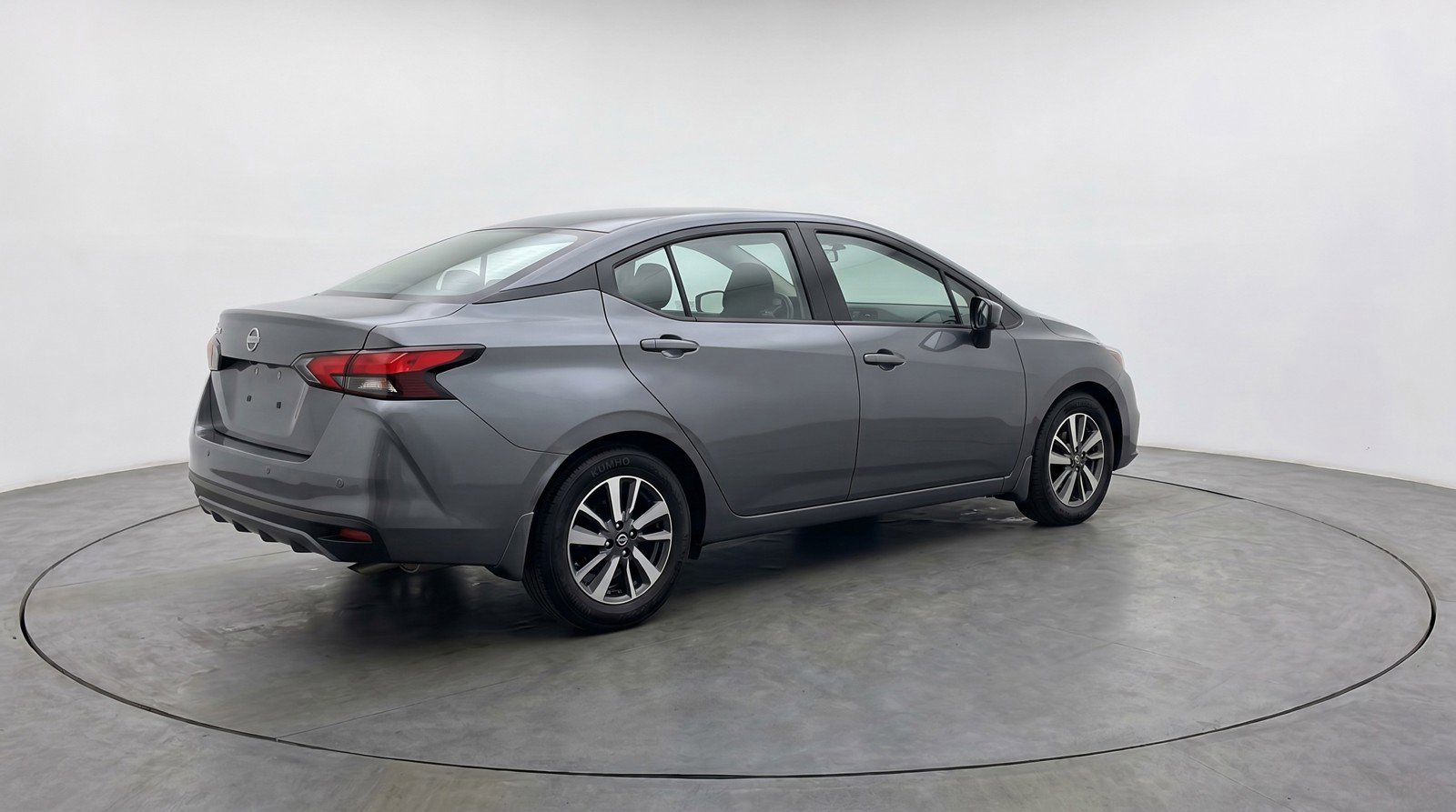 Used 2025 Nissan Versa SV FWD image 9