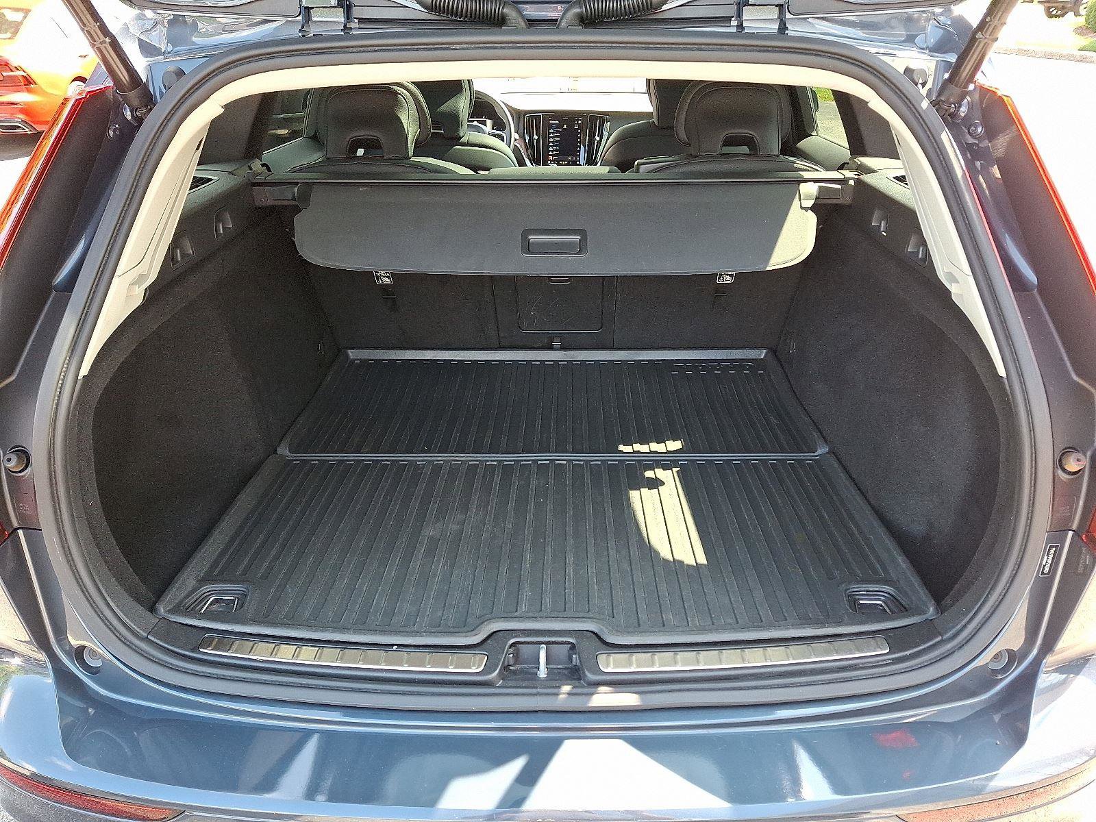 Certified 2023 Volvo V60 B5 Cross Country Plus image 28