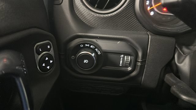 Used 2025 Jeep Wrangler Unlimited Rubicon AWD/4WD image 14