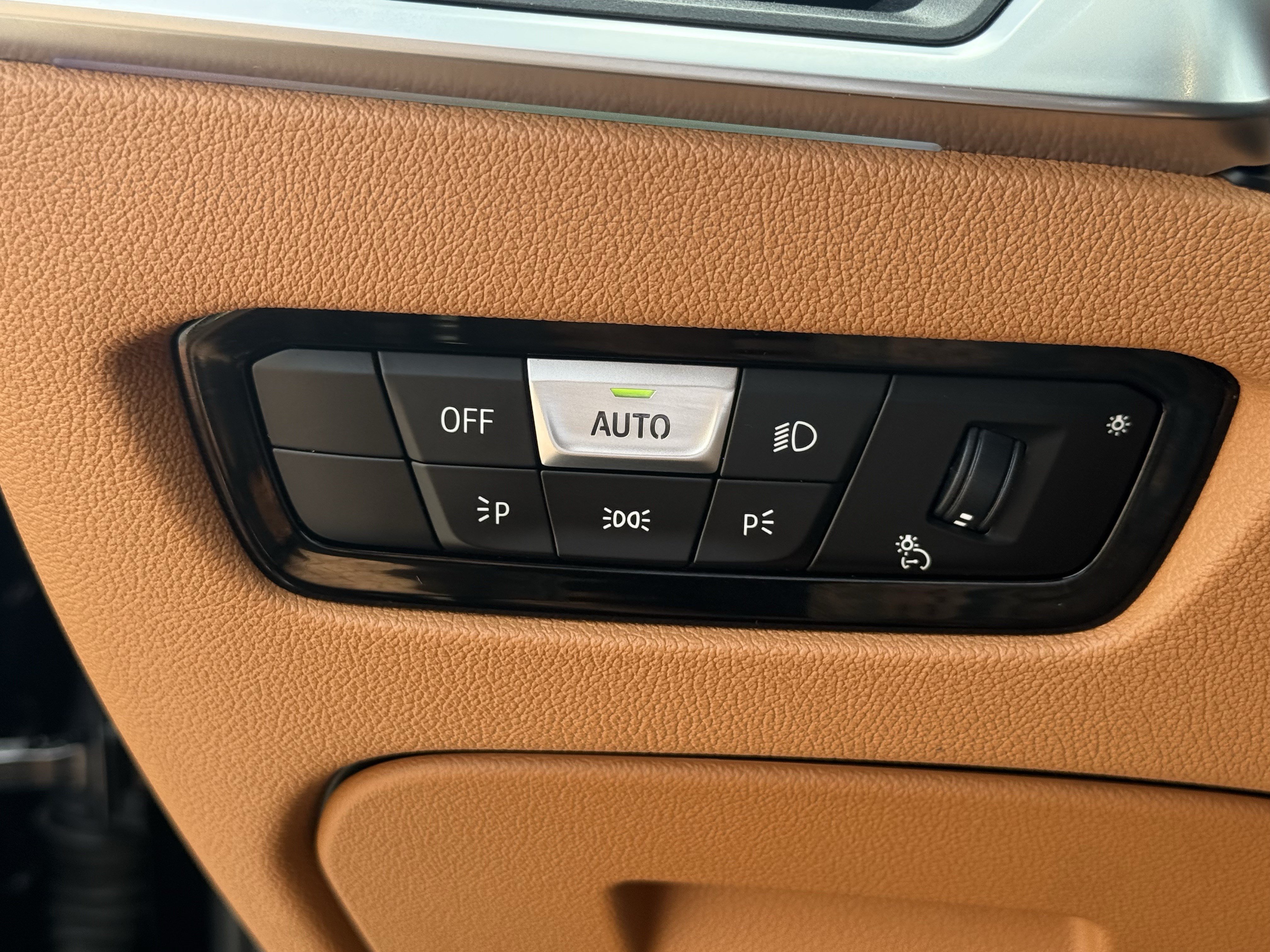 Used 2019 BMW 330i Sedan w/ Premium Package RWD image 25